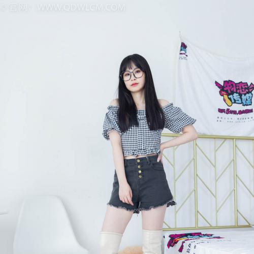 物恋传媒1446期：兮兮-高跟长靴、白棉袜、裸足